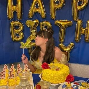 Meet your Posher, Lyneah